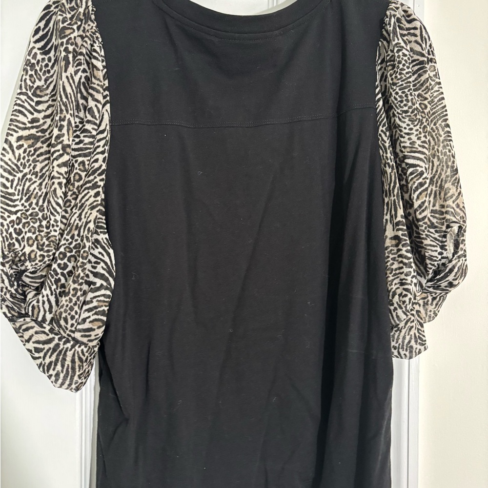 DKNY Black and White Boxy 3/4 Sleeve Blouse